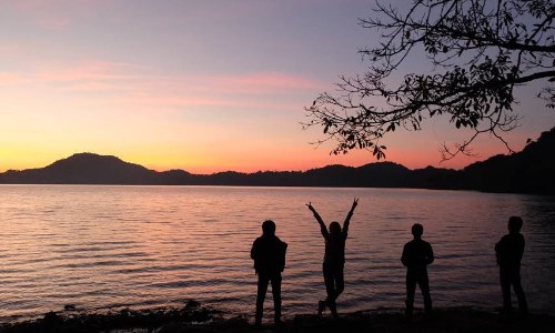 Sunset Indah Mempesona dari wisata Danau Sano Nggoang