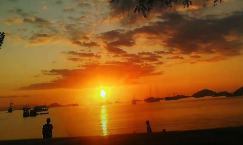 Sunset di Pantai Labuan Bajo - Pede Beach